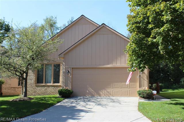 front view picture of 35193 Knollwood Ln, Farmington, MI. 48335