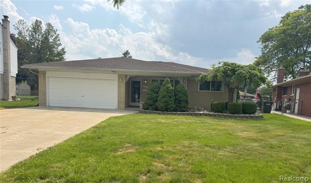 front view picture of 33555 Groth Dr, Sterling Heights, MI. 48312