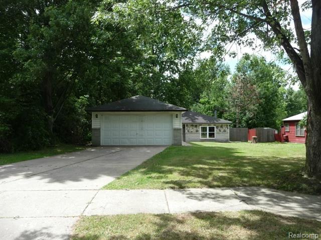 front view picture of 5124 Northlawn Dr, Sterling Heights, MI. 48310