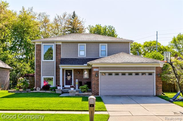 front view picture of 33424 Sunrise Drive, Fraser, MI. 48026