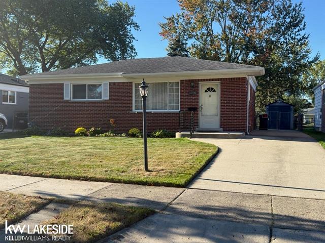 front view picture of 23700 Lakewood, Saint Clair Shores, MI. 48082