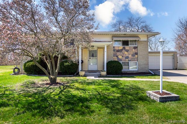 front view picture of 2002 Serra Dr, Sterling Heights, MI. 48310