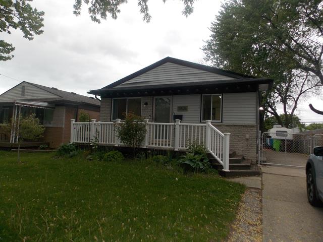 front view picture of 19526 Broadacres, Clinton Township, MI. 48035