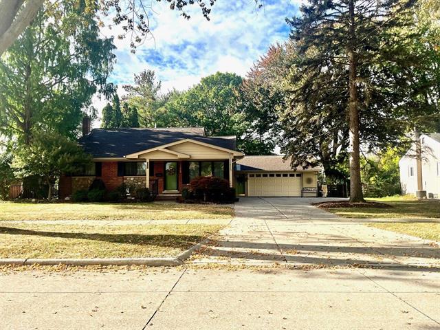 front view picture of 23906 Harvard Shore, Saint Clair Shores, MI. 48082