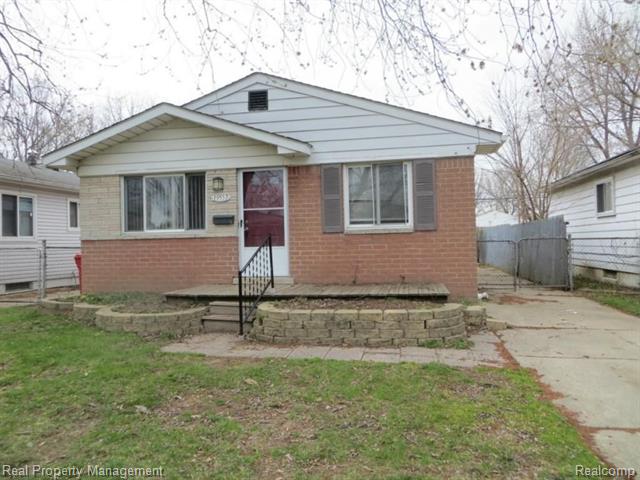 front view picture of 19557 Broadacres, Clinton Township, MI. 48035