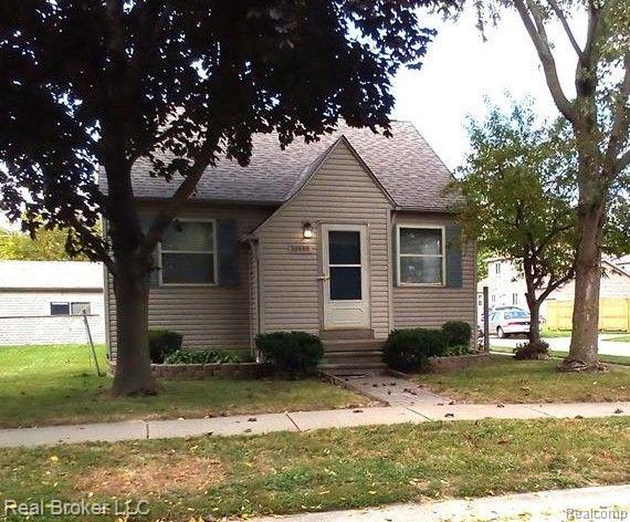 front view picture of 19889 Broadacres, Clinton Township, MI. 48035