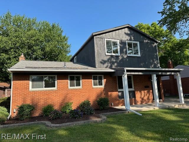 front view picture of 33315 Vista Way, Fraser, MI. 48026