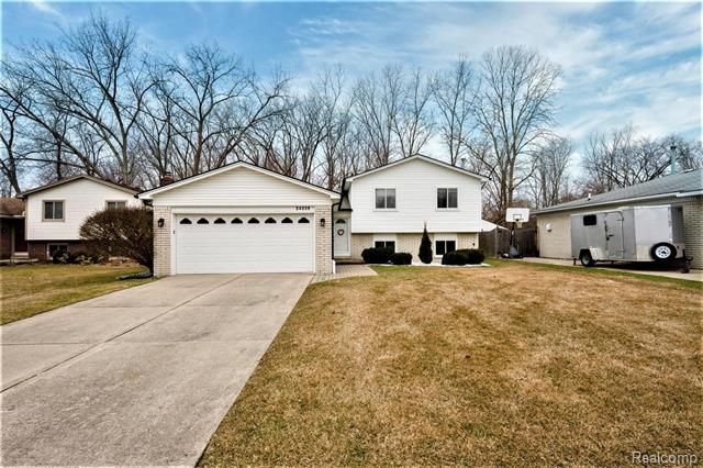 front view picture of 34339 Daventry Court, Sterling Heights, MI. 48312