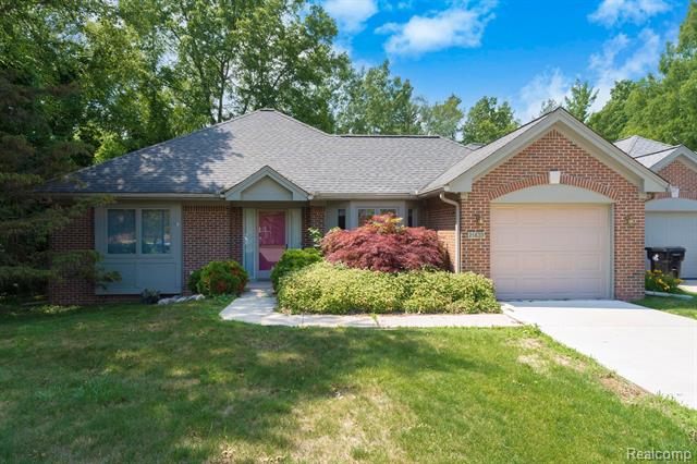 front view picture of 21433 Archwood Cir, Farmington, MI. 48336