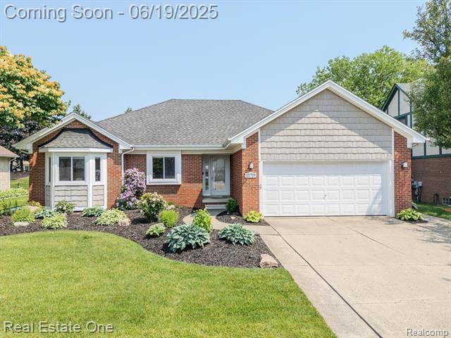 front view picture of 15719 Greenview Driv, Fraser, MI. 48026