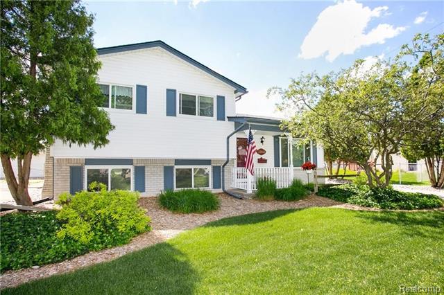 front view picture of 33943 Brookshire Dr, Sterling Heights, MI. 48312