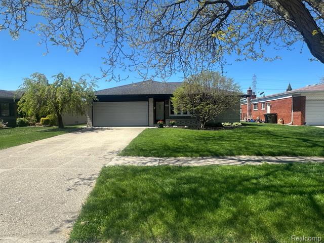 front view picture of 34111 Brookshire Dr, Sterling Heights, MI. 48312