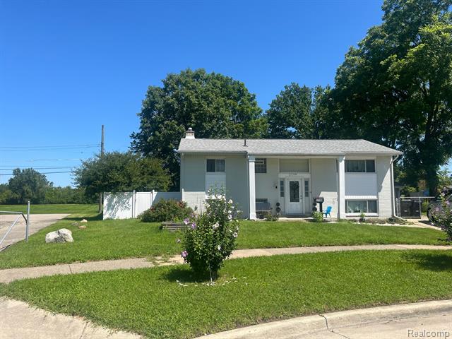 front view picture of 2799 Koper Dr, Sterling Heights, MI. 48310