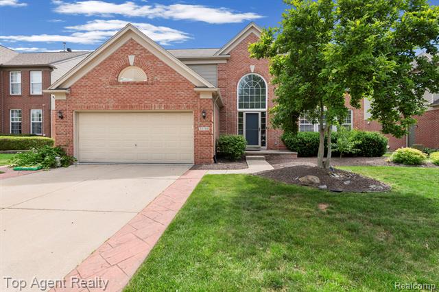 front view picture of 33780 Stonecrest Dr, Sterling Heights, MI. 48312