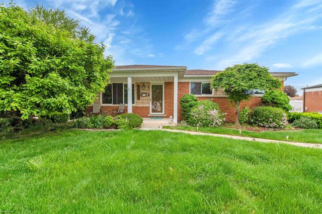 front view picture of 33874 Brookshire Dr, Sterling Heights, MI. 48312