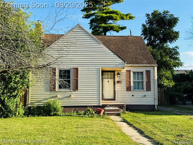 front view picture of 384 E Chesterfield St, Ferndale, MI. 48220