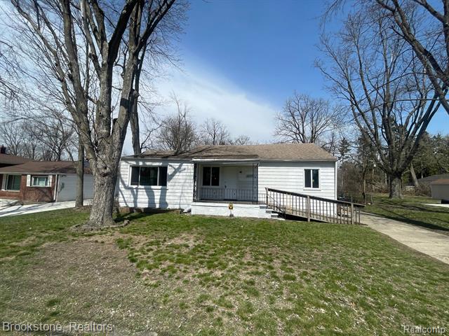 front view picture of 19050 Melrose Ave, Southfield, MI. 48075