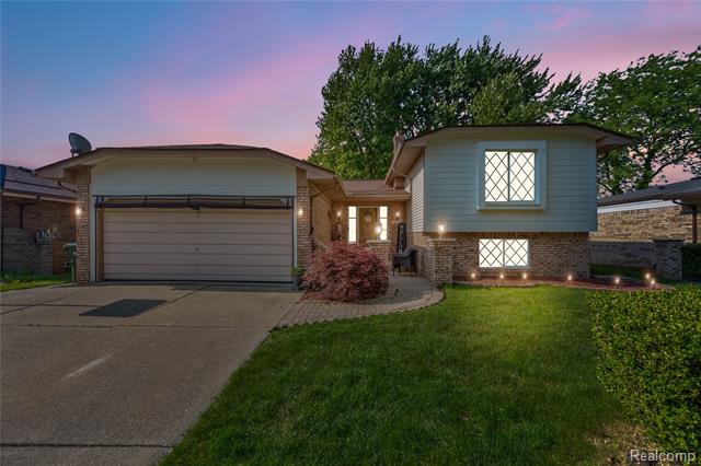 front view picture of 5238 Botsford Ave, Sterling Heights, MI. 48310
