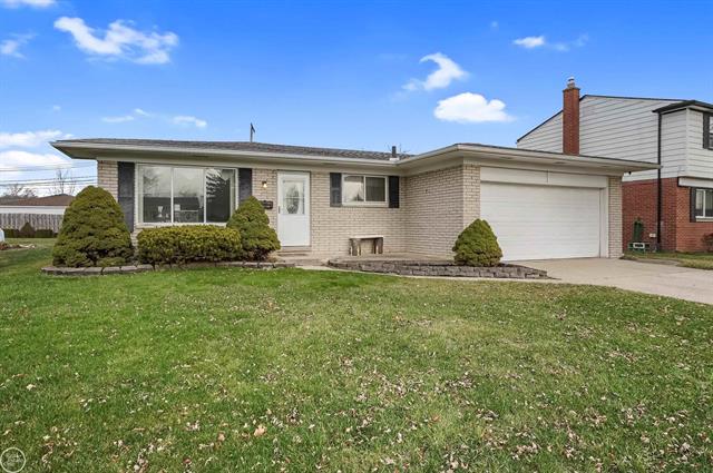 front view picture of 17423 Moors, Fraser, MI. 48026
