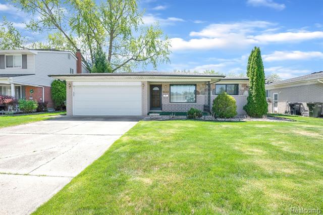 front view picture of 11218 Lorman Dr, Sterling Heights, MI. 48312