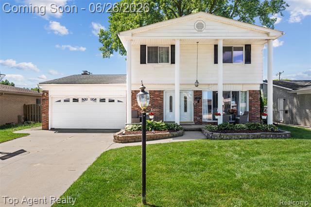 front view picture of 11134 Fairway Dr, Sterling Heights, MI. 48312