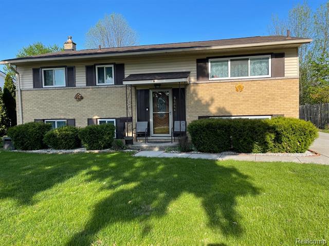 front view picture of 34544 Sandwood Dr, Sterling Heights, MI. 48310