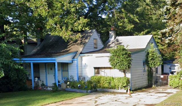 front view picture of 33961 Louise, Clinton Township, MI. 48035