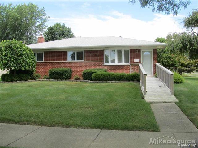 front view picture of 34185 Old Forge Cour, Sterling Heights, MI. 48312