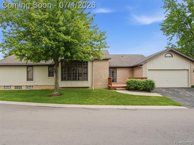 front view picture of 13331 Whittier Dr, Sterling Heights, MI. 48312