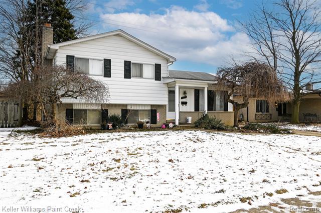 front view picture of 33828 Stonewood Dr, Sterling Heights, MI. 48312