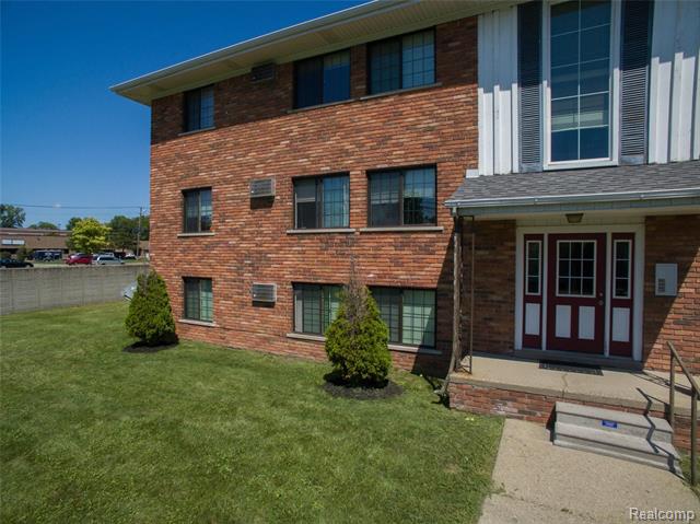front view picture of 23225 Deanhurst St, Clinton Township, MI. 48035