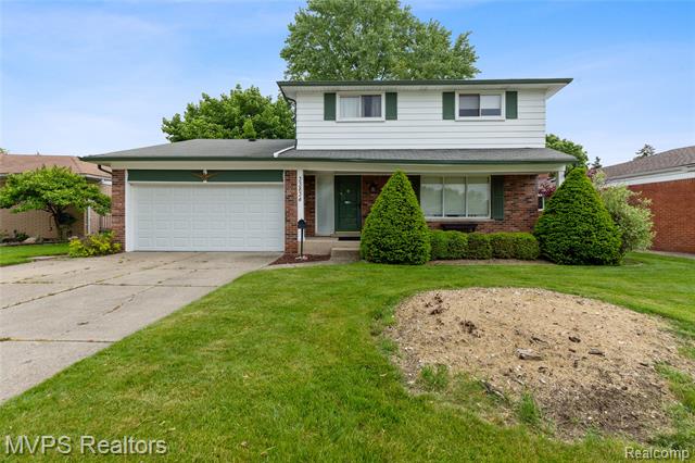 front view picture of 33834 Groth Dr, Sterling Heights, MI. 48312