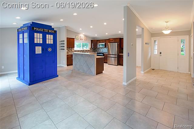 front view picture of 12137 Volpe Dr, Sterling Heights, MI. 48312