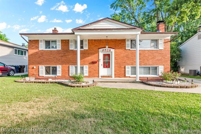 front view picture of 2528 Koper Dr, Sterling Heights, MI. 48310