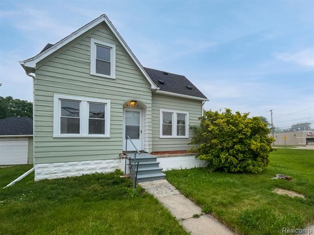 front view picture of 30430 Utica, Roseville, MI. 48066