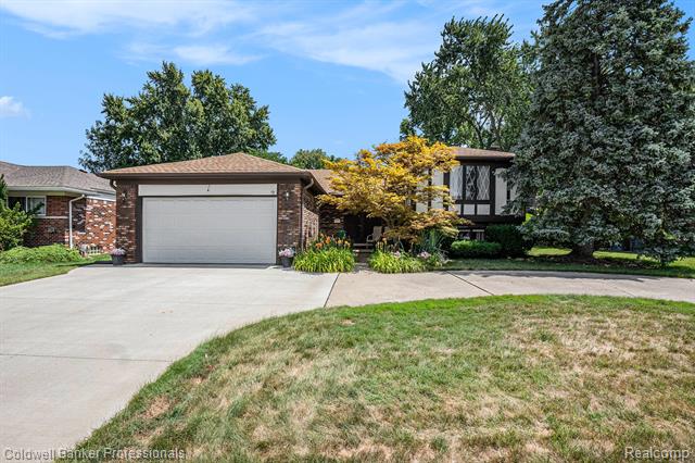 front view picture of 30776 Marrocco, Warren, MI. 48088
