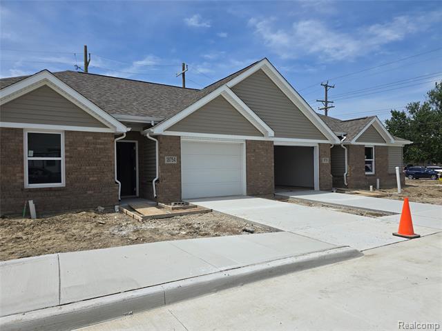 front view picture of 18750 E 14 Mile Rd, Roseville, MI. 48066