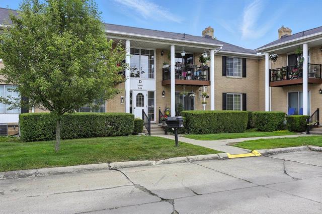 front view picture of 34801 Valleyview Dr Seaton Dr, Sterling Heights, MI. 48312