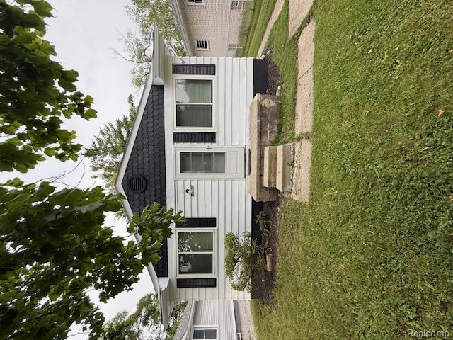 front view picture of 21550 Poinciana St, Southfield, MI. 48033