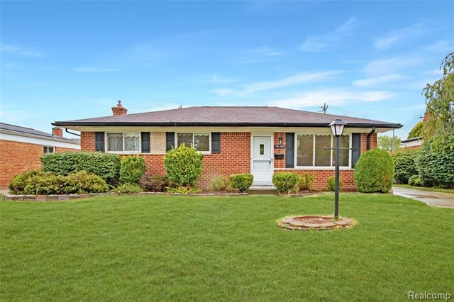 front view picture of 14169 Wedgewood Road, Sterling Heights, MI. 48312