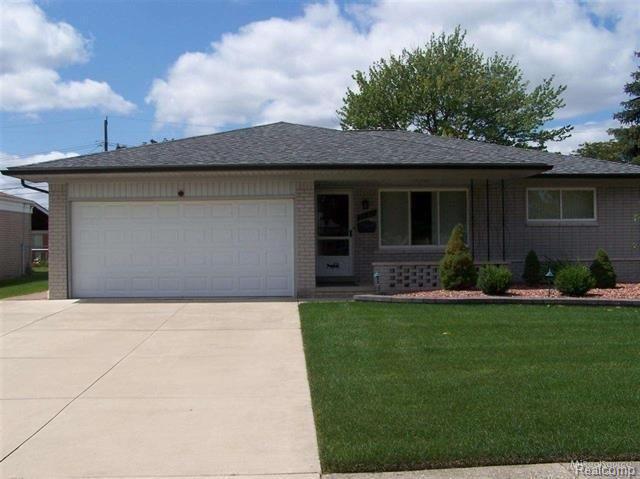 front view picture of 34391 Brookshire Dr, Sterling Heights, MI. 48312