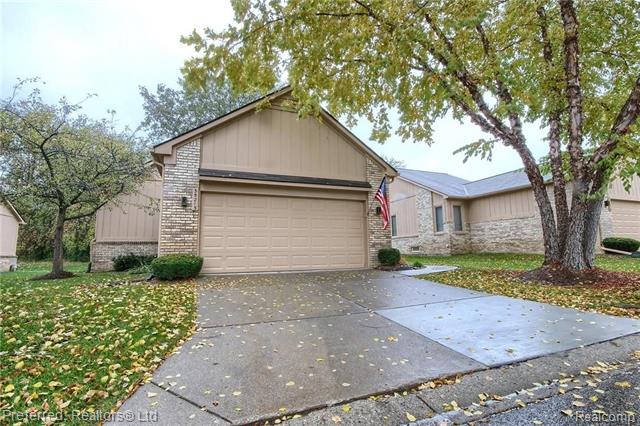 front view picture of 35213 Knollwood Ln, Farmington, MI. 48335