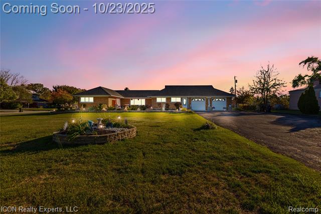 front view picture of 5072 15 Mile Rd, Sterling Heights, MI. 48310