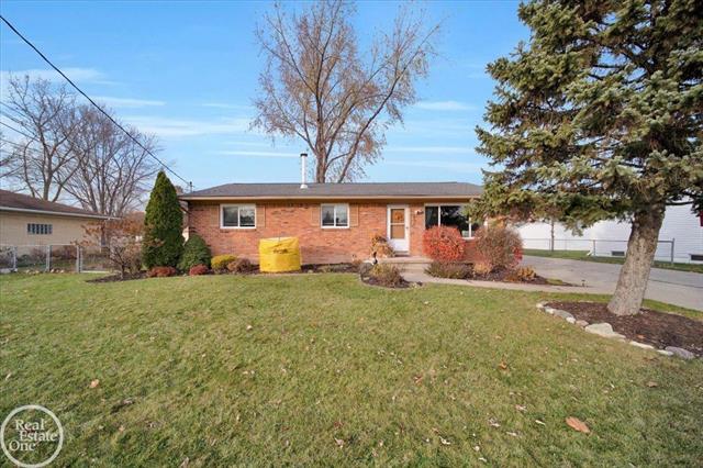 front view picture of 2507 Lindell Road, Sterling Heights, MI. 48310