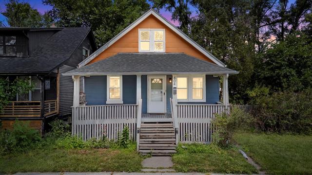 front view picture of 404 W Muir Ave, Hazel Park, MI. 48030