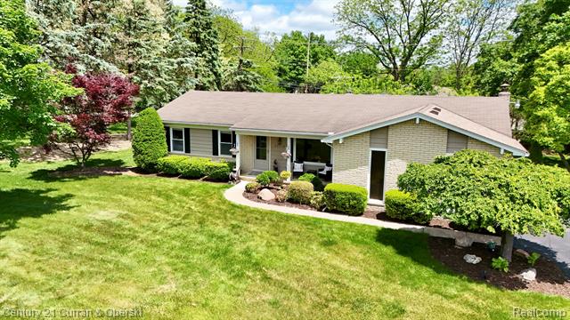 front view picture of 22356 Connemara Dr, Northville, MI. 48167
