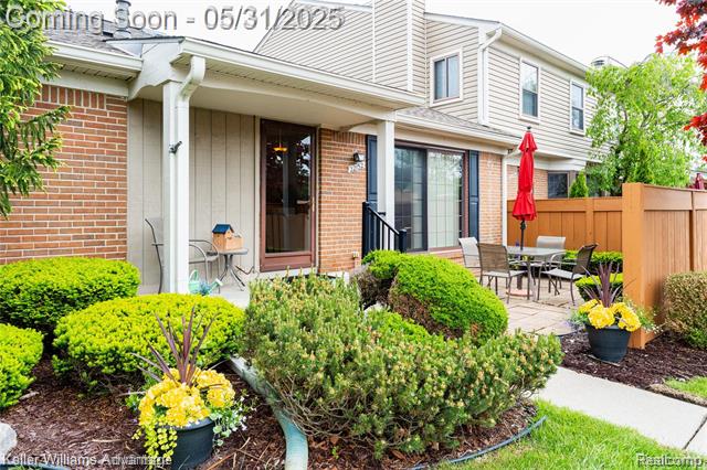 front view picture of 22152 Edgewater, Novi, MI. 48375