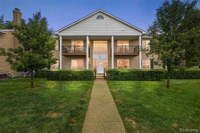 front view picture of 34660 Huntley Dr, Sterling Heights, MI. 48312