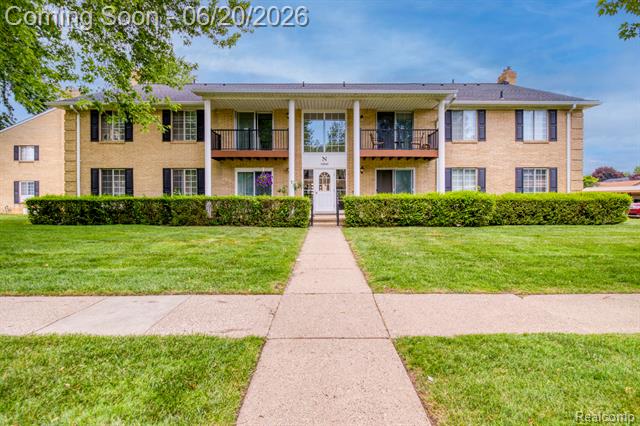 front view picture of 11845 Ina Dr Kimberly Dr, Sterling Heights, MI. 48312