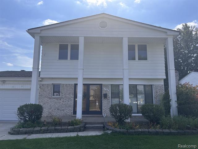 front view picture of 11200 Forrer Dr, Sterling Heights, MI. 48312